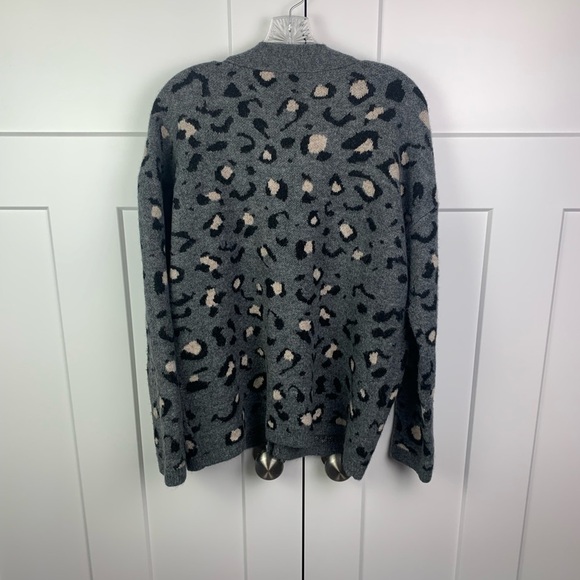 Karen Kane SMALL Animal Jacquard Cardigan Sweater Gray Button Front Plush - Picture 5 of 8